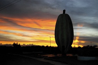 ocaso en el monumento al cacao.jpg